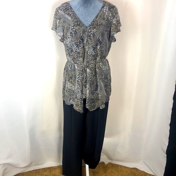 New Directions black jumpsuit with animal print overlay size medium - Picture 3 of 9